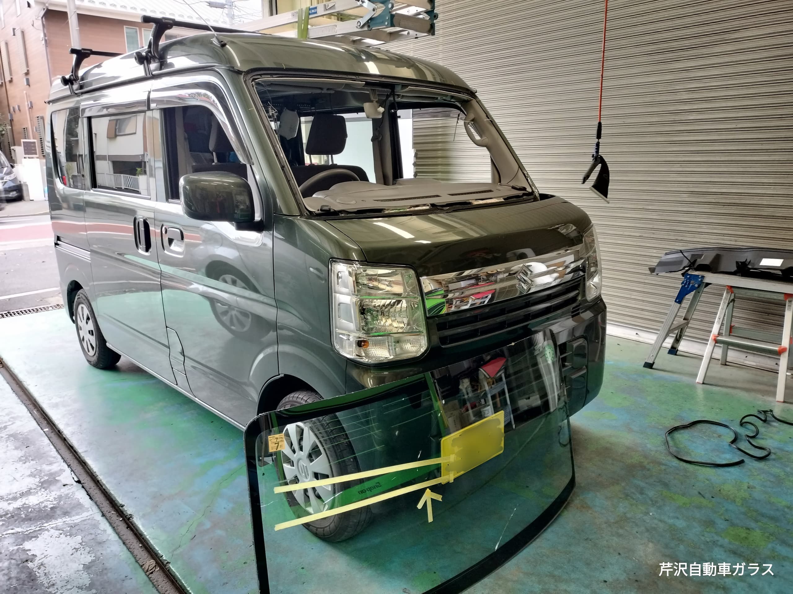 自動車ガラス 修理 交換は 芹沢自動車ガラス がお得